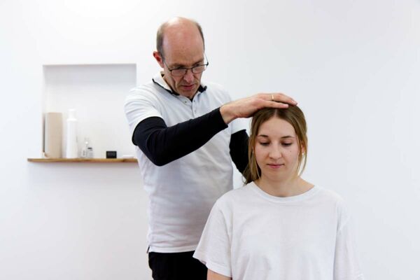 Therapieangebot Neben KG und KGG bieten wir zudem MT sowie MLD an. Dabei handelt es sich um die Manuelle Therapie, sowie die Manuelle Lymphdrainage.