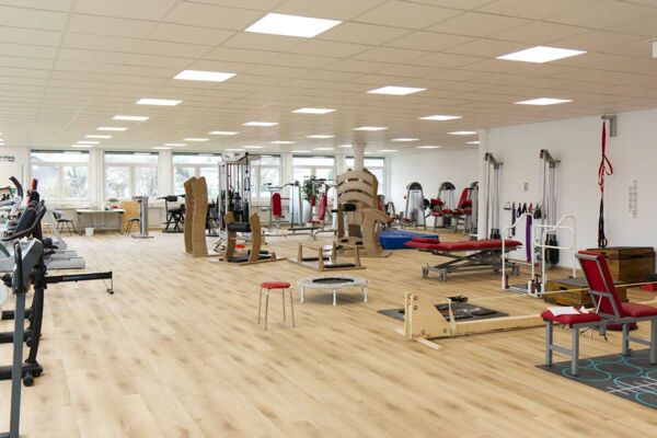 Trainingsbereich In unserem MTT Bereich können sie auch nach dem erfolgreichen Abschluss Ihrer Rehabilitation weiterhin unter kompetenter Aufsicht mit einem T-Rena Rezept trainieren.